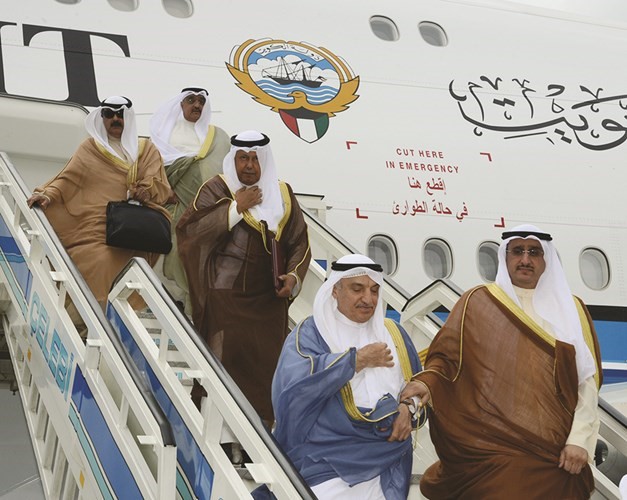 اعضاء الوفد المرافق لصاحب السمو اثناء وصولهم الى اسطنبول