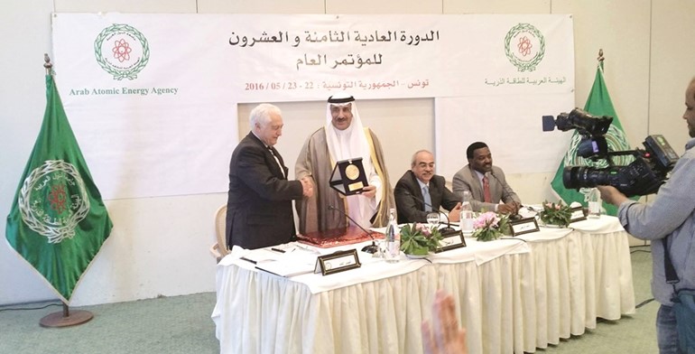  عبدالمجيد محجوب يكرم ماحمد الجسار 