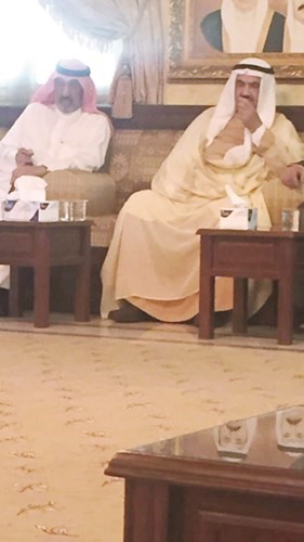 سمو الشيخ ناصر المحمد مقدما واجب العزاء﻿