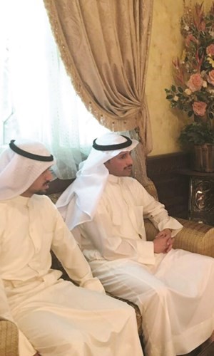  ورئيس مجلس الامة مرزوق الغانم معزيا وبجواره سالم نجل الفقيد﻿