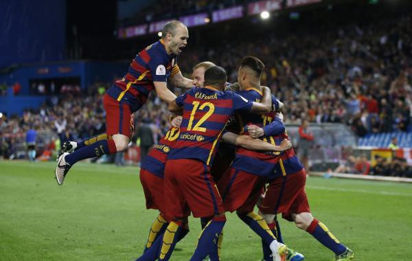برشلونة بطل كأس ملك اسبانيا للمرة 28 بعد فوزه على اشبيلية 2-0 ويحقق الثنائية