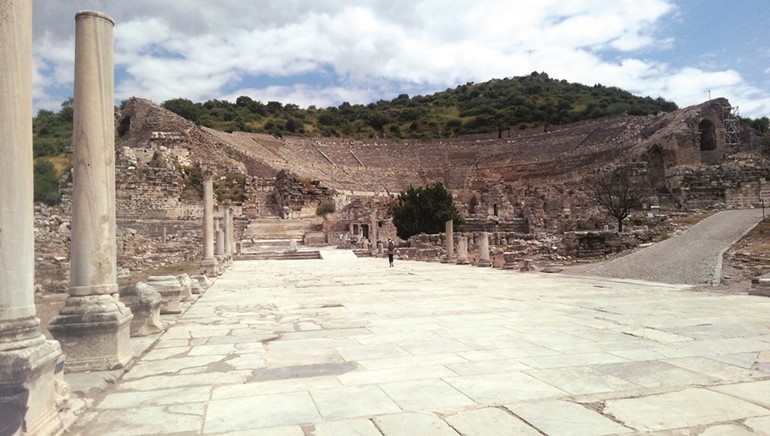 المسرح الكبير في مدينة ايفيسوس الاسطورية﻿