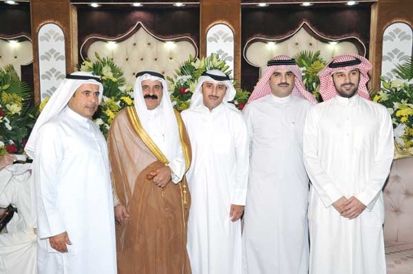 احمد الجربا ومهند العنزي وعبدالرحمن العنزي وحمود الشمري يباركون