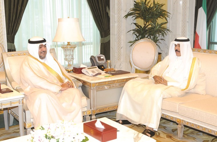 سمو ولي العهد الشيخ نواف الاحمد مستقبلا الشيخ ثامر العلي﻿