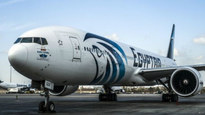 التقرير الأولي للطب الشرعي يؤكد تعرض الطائرة المصرية المنكوبة لانفجار