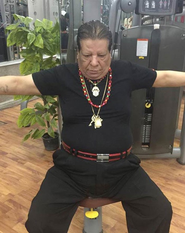 بالصور..شعبان عبدالرحيم في الجيم  والجمهور يسخر منه!
