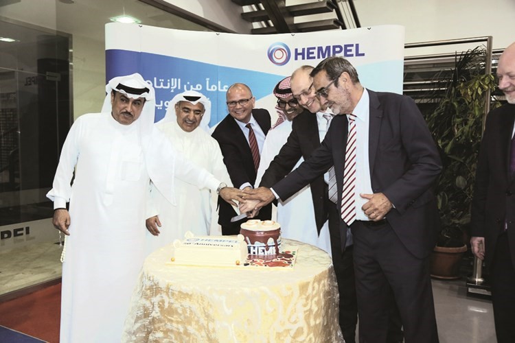 قطع كيكة الاحتفال 