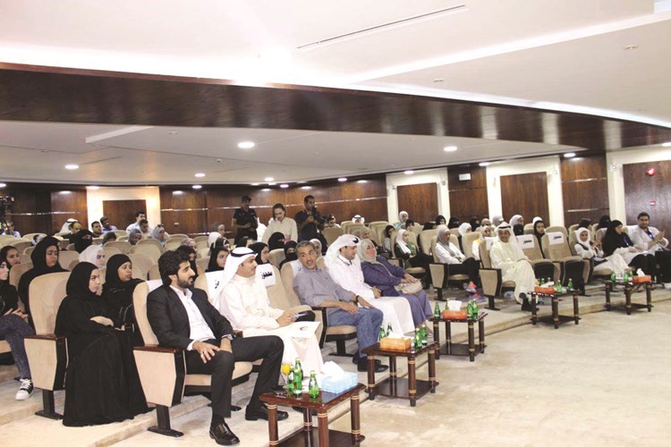جانب من الطلبة الحضور خلال اطلاق البرنامج﻿