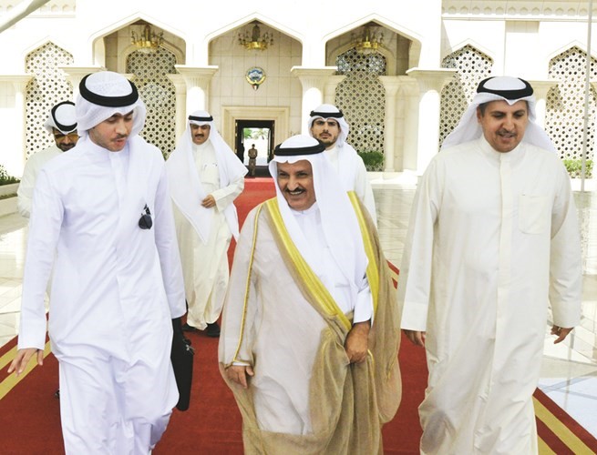 ممثل صاحب السمو الامير الشيخ صباح الاحمد المستشار محمد شرار مغادرا البلاد﻿