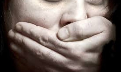 سائق "توك توك" حاول إنقاذ زوجته من الاغتصاب فقتلوه 