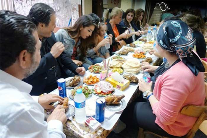 بالصور ..ماجدة الرومي تتجول في أحياء القاهرة بهذه الملابس ..وهذا ماقالته !
