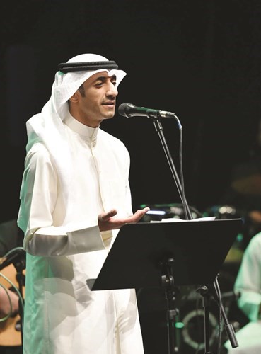 جاسم بن ثاني اظهر قدراته الصوتية الجميلة﻿