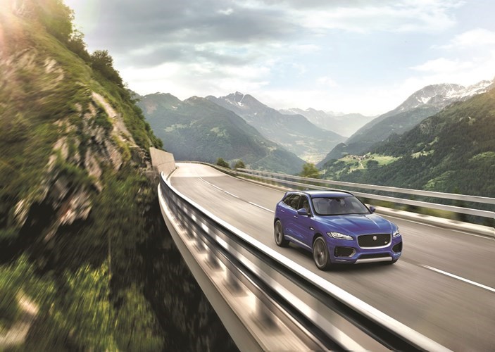 الزياني: جاكوار F-PACE الجديدة تتألق في مجمع الصالحية