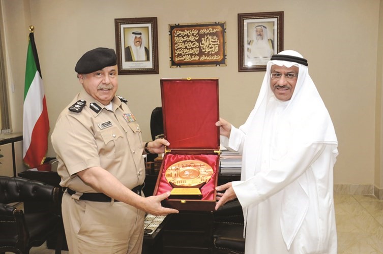  النائب العام مكرما وكيل وزارة الداخلية سليمان الفهد
