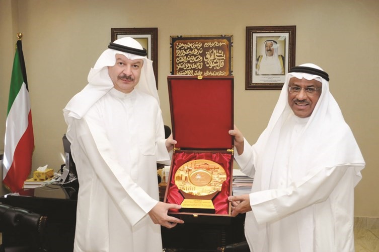 النائب العام مكرما وكيل وزارة العدل عبداللطيف السريع 