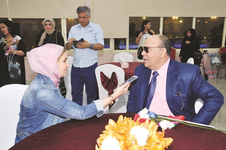 د مبروك عطية متحدثا الى الزميلة هالة عمران 