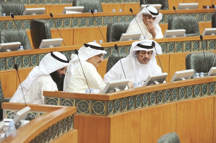 ماجد موسى وكامل العوضي وسعود الحريجي﻿