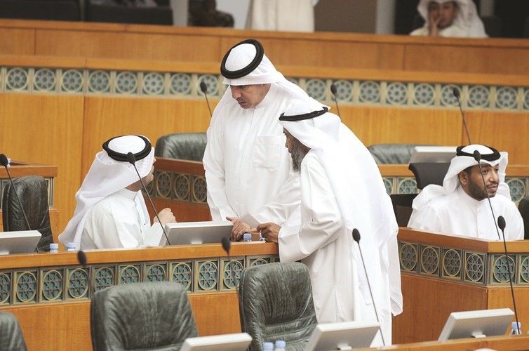 د عبدالرحمن الجيران وماضي الهاجري وفيصل الكندري﻿