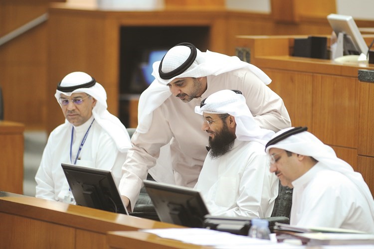 الشيخ محمد العبدالله يستفسر من الامانة العامة عن جدول الاعمال﻿