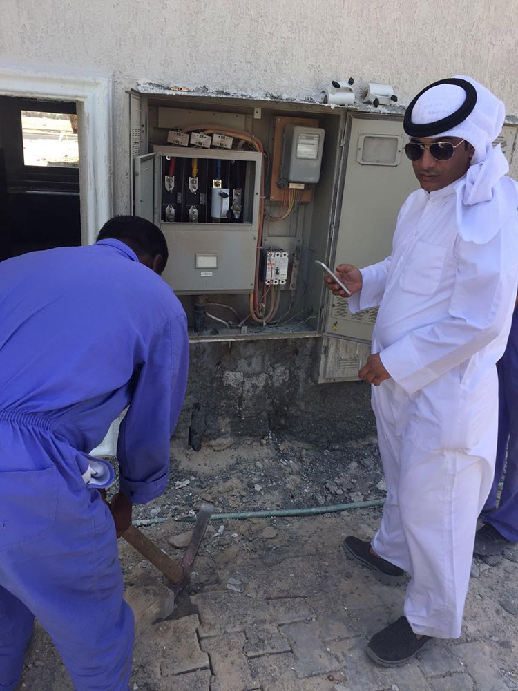 "البلدية": البدء بقطع التيار الكهربائي عن 45 منزلاً بالجهراء لإضافتهم أدواراً مخالفة 