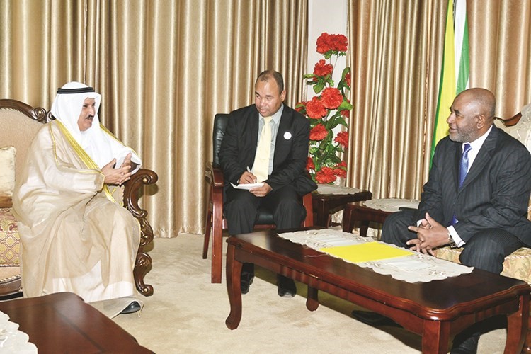  الرئيس عثمان غزالي مستقبلا محمد ضيف الله شرار﻿