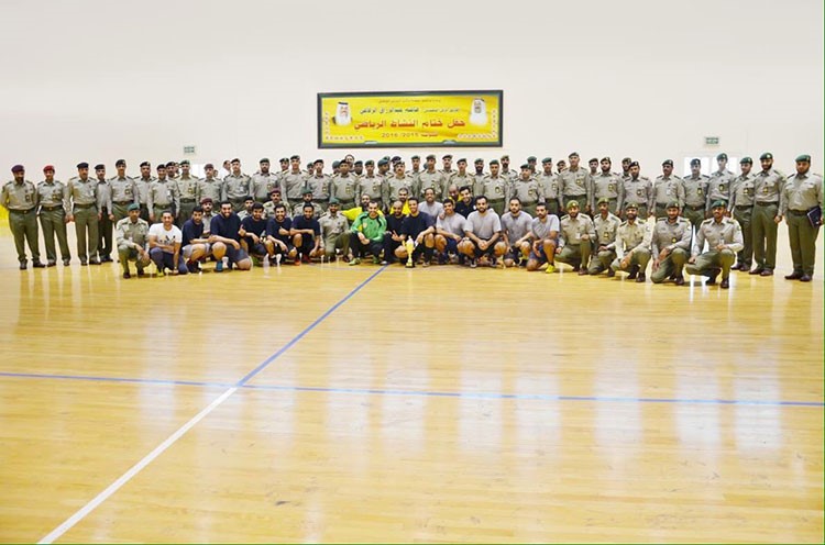 الفريق الركن م هاشم الرفاعي متوسطا فرق الحرس الوطني المشاركة في النشاط الرياضي