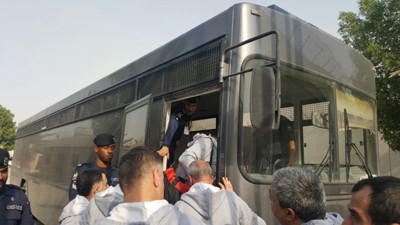 الكويت تسلم إيران 47 محكوماً