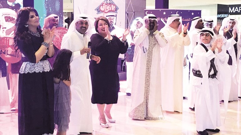 النجوم طارق العلي ومنى شداد والهام الفضالة يشاركون فرقة بلال الشامي الغناء