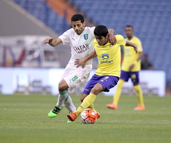 المواجهة تتجدد بين لاعب النصر يحيى الشهري وقائد الاهلي تيسير الجاسم ﻿