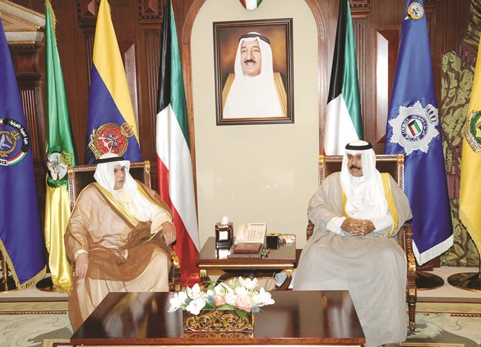 سمو ولي العهد الشيخ نواف الاحمد مستقبلا الشيخ خالد الجراح﻿