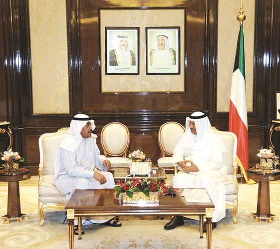 سمو رئيس الوزراء الشيخ جابر المبارك مستقبلا نائب رئيس اتحاد الصحافيين العرب الزميل عدنان الراشد﻿