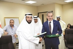 دالعمير وباكاسج يتبادلان بنود الاتفاق احمد علي