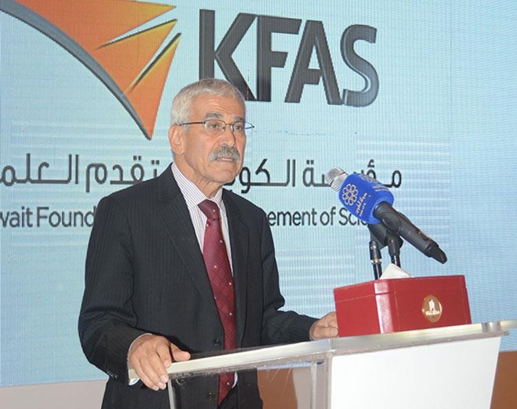 دعدنان شهاب الدين ملقيا كلمته خلال الاحتفال