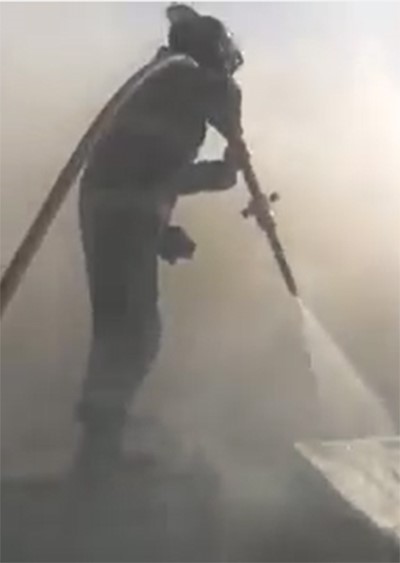 بالفيديو.. حريق ضخم بسكراب أمغرة عصر اليوم وتعامل رجال الاطفاء بقيادة الرائد مشعل الميموني