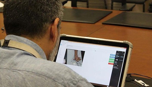 عملية جراحية عابرة للحدود.. تتيح الأطباء التواجد على خطوط الجبهة