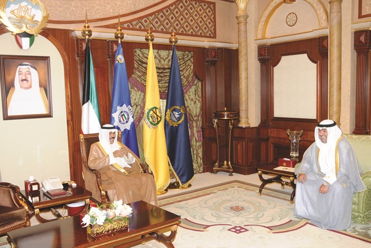 سمو ولي العهد الشيخ نواف الاحمد مستقبلا الشيخ ثامر العلي﻿