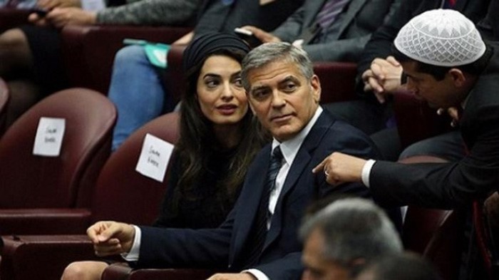 بالفيديو والصور .. لغز "المسلم" الذي ظهر يتحدث إلى جورج كلوني بالفاتيكان