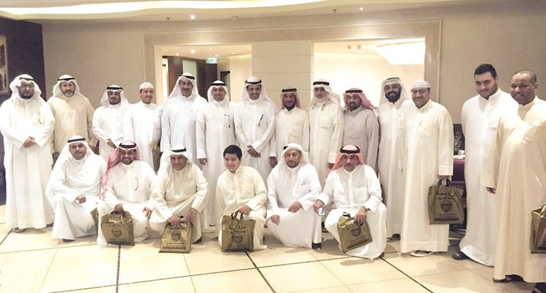 المطيري يتوسط المشاركين﻿