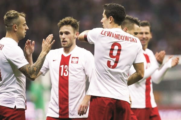 ليفاندوفيسكي امل الجماهير الپولندية في كاس اوروبا