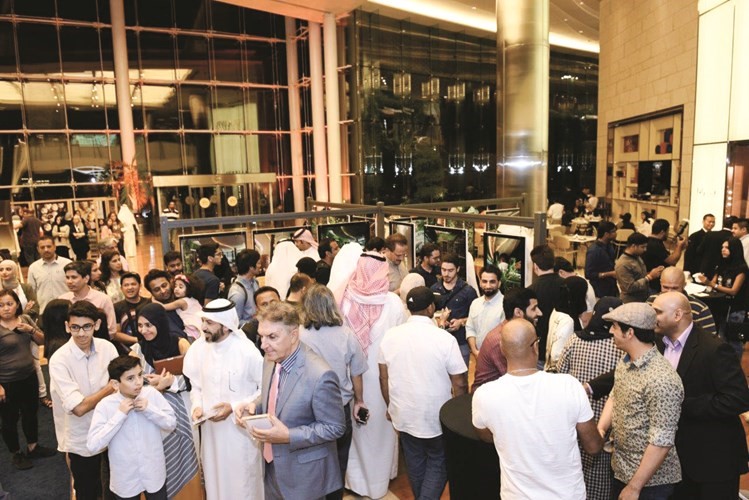جمع غفير من رواد مول 360
