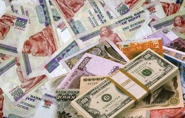 الدولار يتراجع لـ 10.80 جنيهات