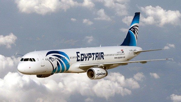 مصر للطيران تلغي رحلتها إلى بانكوك بعد تأخر إقلاعها لتفتيشها إثر بلاغ كاذب