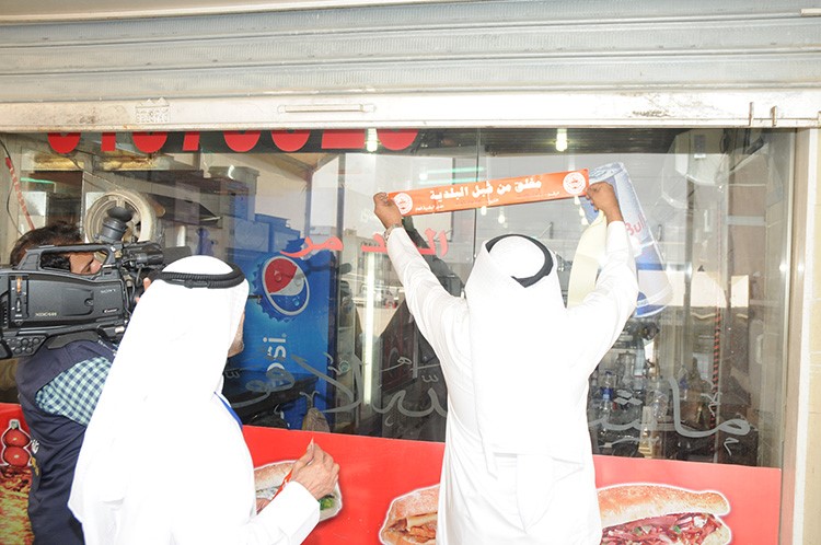  "البلدية": إتلاف 74 كيلو من المواد الغذائية وغلق محلين جزارة في الشويخ 