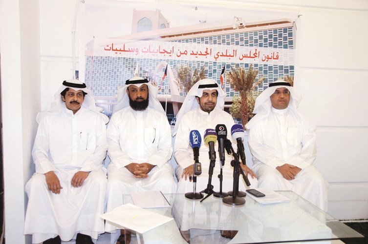 مشعل الجويسري ومانع العجمي ورياض الصانع وفيصل السعيد ﻿