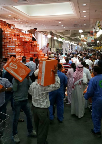 تزاحم على منتج التانج من جمهور المستهلكين﻿