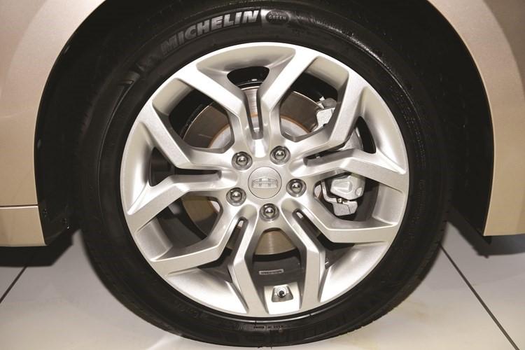 «إمجرند GT» .. أنيقة «جيلي»