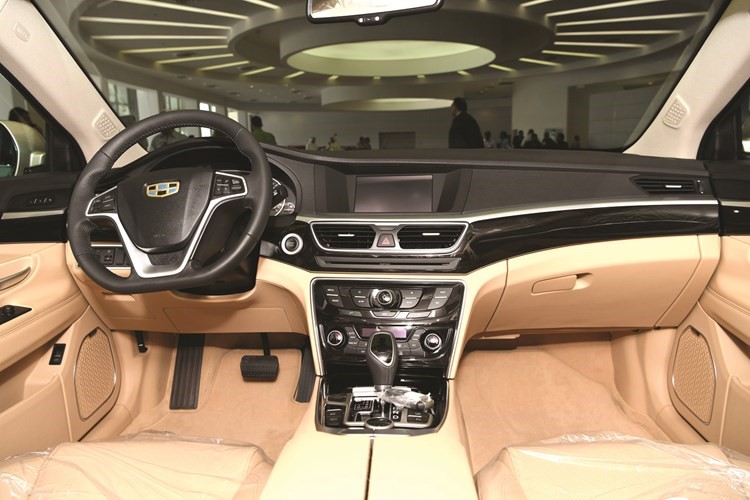 «إمجرند GT» .. أنيقة «جيلي»