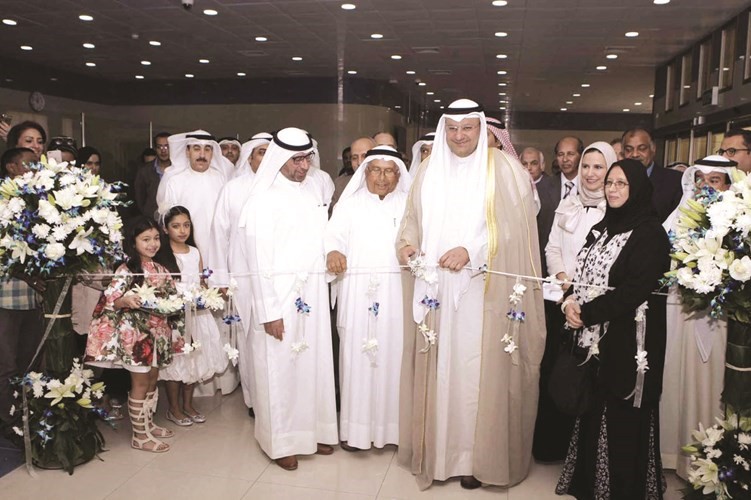د علي العبيدي خلال افتتاحه المركز