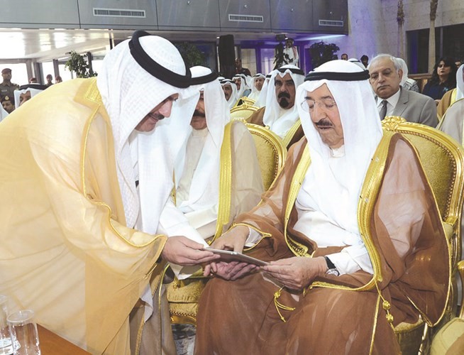 صاحب السمو الامير الشيخ صباح الاحمد خلال تدشين افتتاح المبنى 