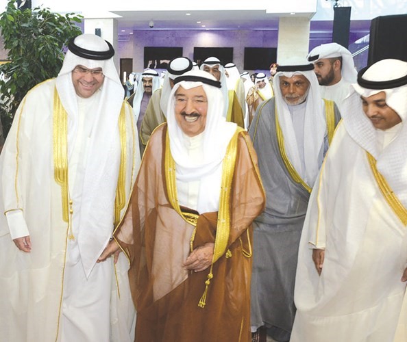 صاحب السمو الامير الشيخ صباح الاحمد والمستشار يوسف المطاوعة ويعقوب الصانع وعبدالعزيز اسحق 
